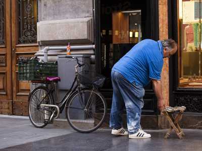 La sua routine � sempre la stessa. Parte in bici dalla sua abitazione del rione Carrassi per raggiungere l'arteria simbolo del quartiere murattiano...